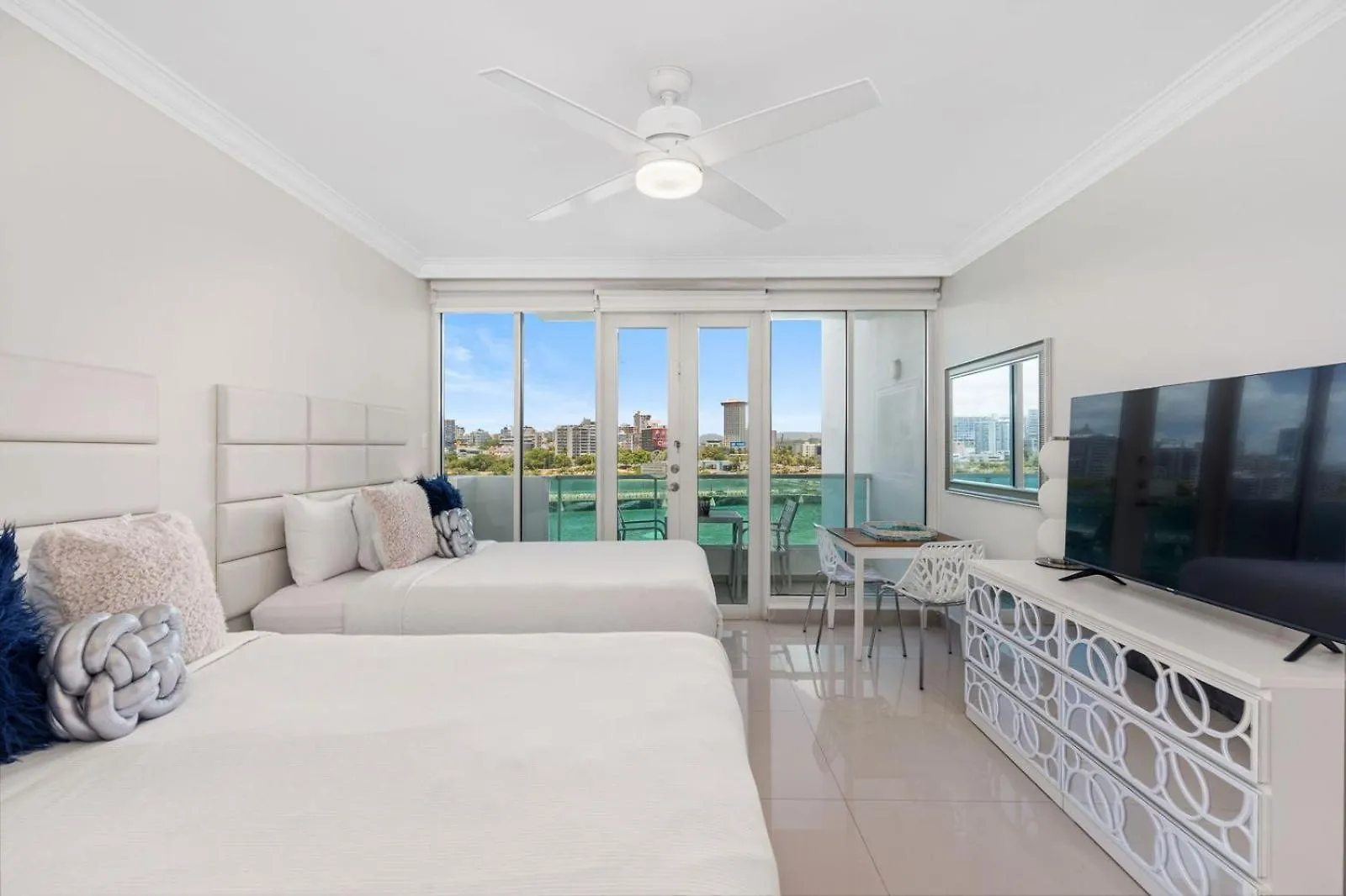 The Sunrise Studio With Ocean View L 2 Queen Beds San Juan 0*,  Porto Rico