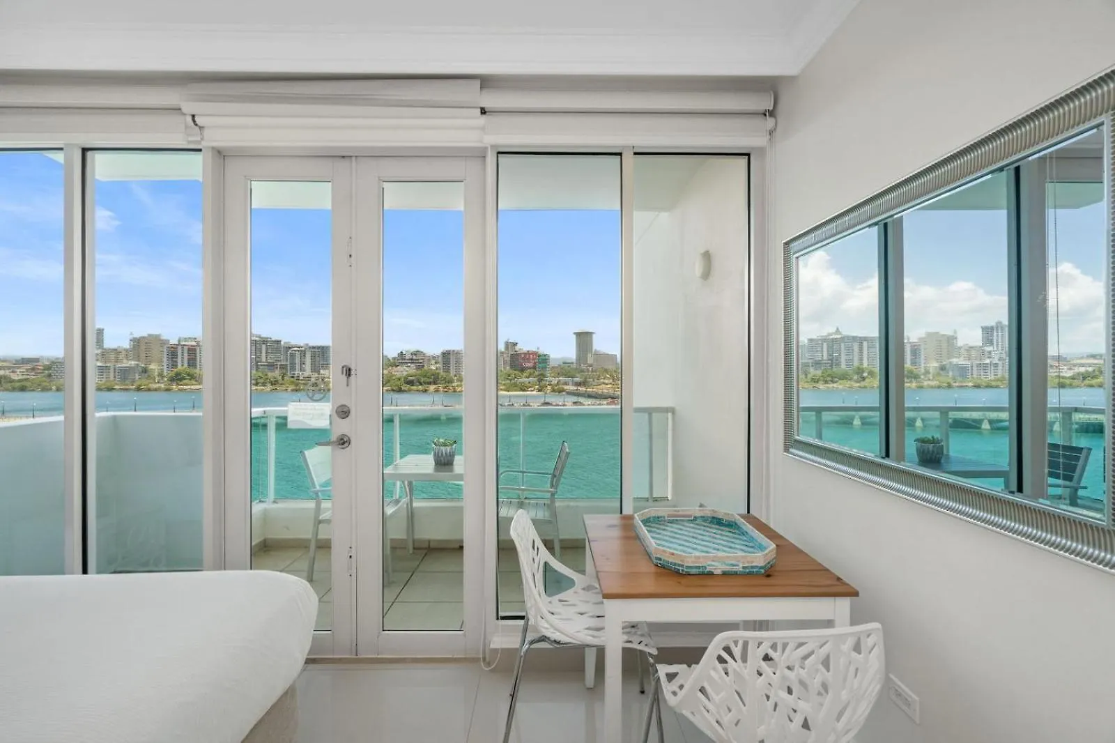 The Sunrise Studio With Ocean View L 2 Queen Beds Сан-Хуан Апартаменты